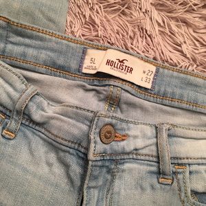 Hollister jeans & off the shoulder shirt